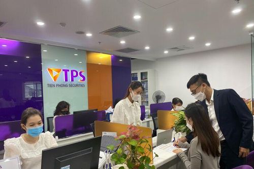 Khi ngân hàng tiến sâu hơn vào cuộc chơi chứng khoán: Loạt thương vụ tăng vốn nghìn tỷ và những cột mốc lợi nhuận mới