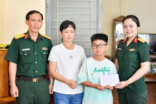 Nữ sĩ quan gắn bó với công tác dân vận