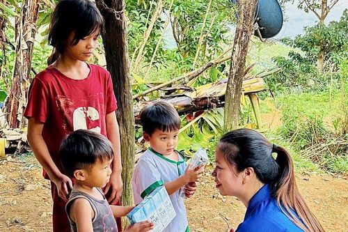 Đảng viên trẻ lặng lẽ gieo chữ vùng cao