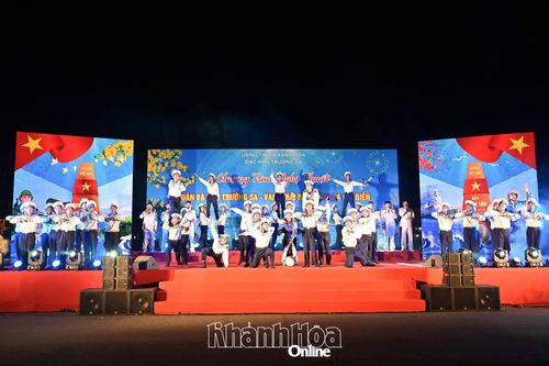 Chương trình nghệ thuật 'Quân và dân Trường Sa - Vang mãi hùng ca giữ biển'