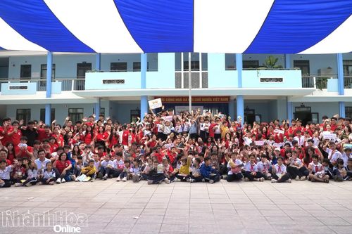 Trường THPT Lê Quý Đôn (TP. Hồ Chí Minh) tặng 150 suất học bổng cho học sinh Trường Tiểu học Diên Lạc