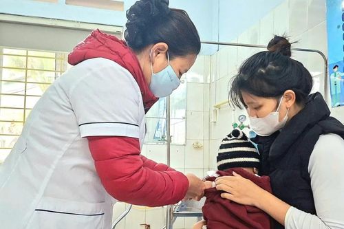 Duy trì tiêm chủng mở rộng an toàn cho trẻ