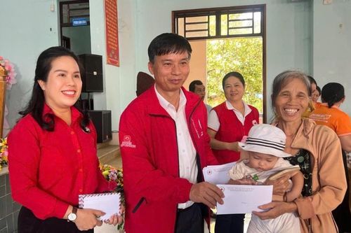 Trao 520 suất quà cho hộ dân ở Lâm Đồng