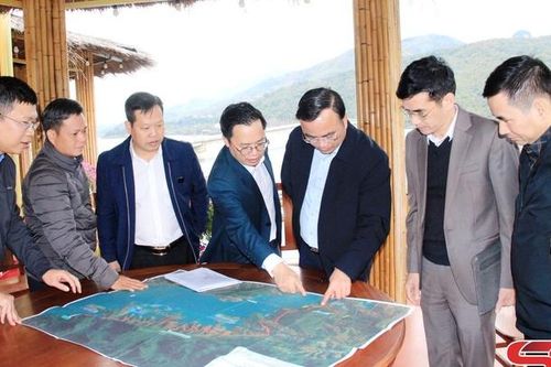 Đồng chí Phó Chủ tịch Thường trực UBND tỉnh làm việc tại xã Quỳnh Nhai