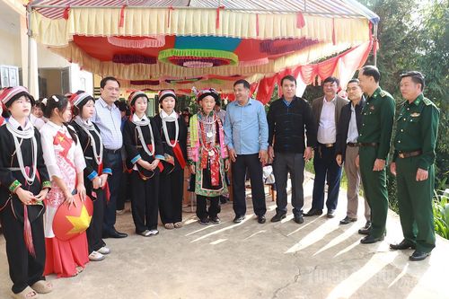 Lá phiếu gửi trọn lòng Dân