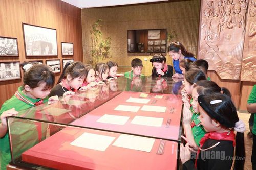 Bồi đắp lòng yêu nước cho thế hệ trẻ