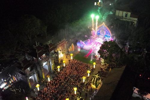 Hưng Yên: Đêm hoa đăng kính mừng vía Đức Phật A Di Đà tại chùa Pháp Vân