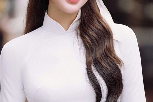 Người phụ nữ Hà thành và tà áo dài – một mối duyên không cần gọi tên