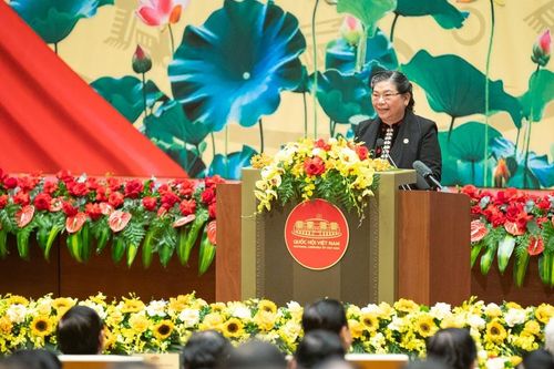 Quốc hội thực hiện chính sách dân tộc trên nguyên tắc bình đẳng, đoàn kết, cùng phát triển