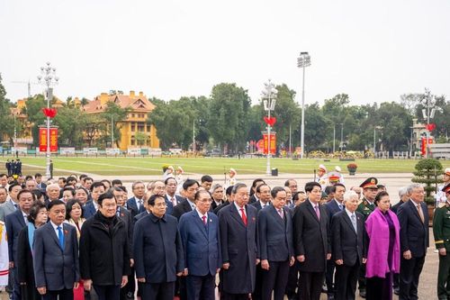 Lãnh đạo Đảng, Nhà nước vào Lăng viếng Chủ tịch Hồ Chí Minh nhân kỷ niệm 80 năm Ngày Tổng tuyển cử