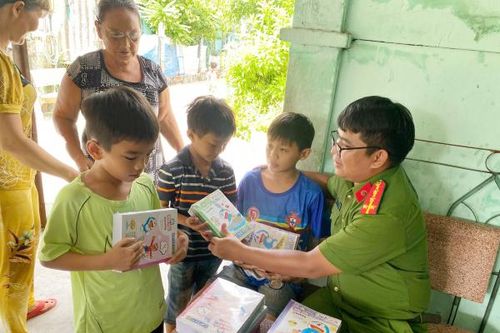Niềm tin của nhân dân qua từng bức thư cảm ơn