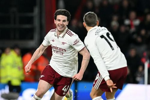 Liverpool và Manchester City đánh rơi điểm ở giây cuối