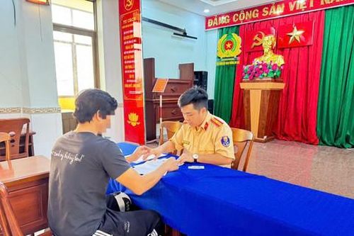 CSGT TPHCM xử lý tài xế xe tải chạy ngược chiều vì… đi theo 'google maps'