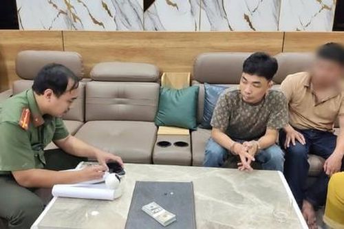 Bắt nhóm đối tượng lưu hành USD giả liên quan đến hoạt động ma túy