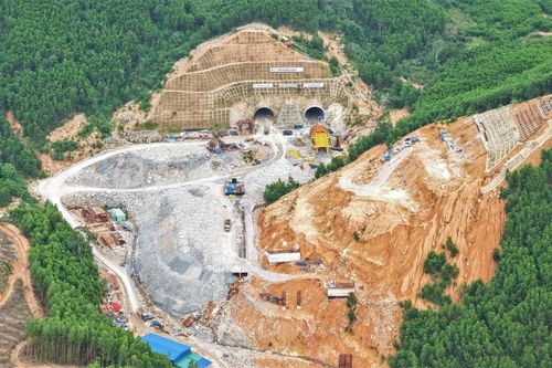 Chính thức thông toàn bộ hầm chui đèo Phượng Hoàng