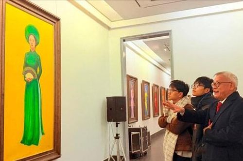 Triển lãm 'Giữa sắc & không' – hành trình tự tại qua sắc màu