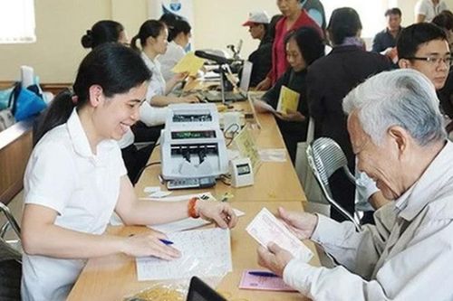 Người hưởng bảo hiểm xã hội nhận tin vui khi được nhận gộp 2 tháng tiền lương hưu và trợ cấp