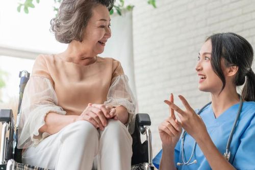 Đưa mẹ vào viện dưỡng lão sau 4 tháng chăm sóc: Không phải tôi bất hiếu mà là bất lực