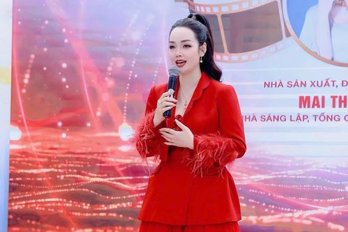 Mai Thu Huyền đưa cả gia đình ra Hà Nội sinh sống, kết hợp công việc với đạo diễn Khải Anh