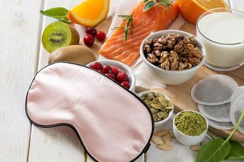 Ăn gì để ngủ ngon? 7 dưỡng chất thiết yếu cho bữa nhẹ trước giờ đi ngủ