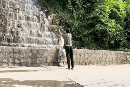 Người bán kem An Giang nổi tiếng vì nhiệt tình quay video giúp khách