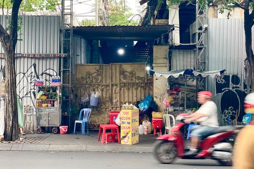 Hẻm ăn vặt Hai Bà Trưng nổi tiếng TP.HCM đóng cửa vì ế khách