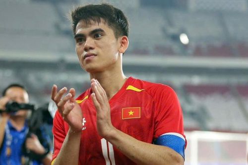 Dân mạng Việt Nam 'dậy sóng' khi FIFA, AFC gọi tên Khuất Văn Khang