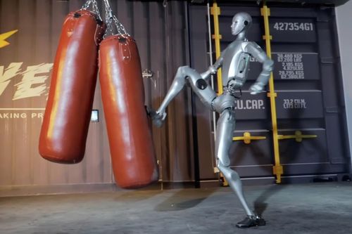 Robot Trung Quốc trổ tài võ thuật