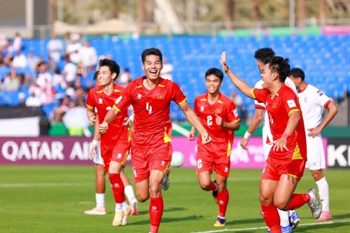 Trung vệ Hiểu Minh nói gì khi ghi bàn giúp U23 Việt Nam đánh bại U23 Jordan?