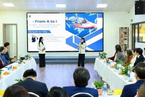 Hội thảo giáo dục 'AI & Lớp học tương lai' tại Phú Thọ