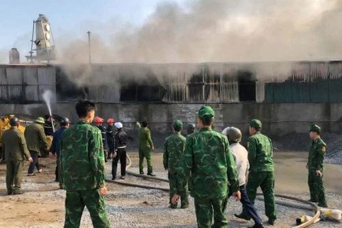 Hưng Yên: Cháy lớn thiêu trụi hoàn toàn kho xưởng rộng 700m2