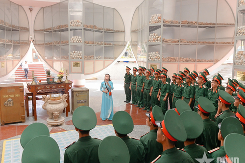 Nhà mồ Ba Chúc - chứng tích tội ác Khmer Đỏ