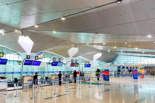 Hành khách bị hủy chuyến bay sẽ được bồi thường dù đã được báo trước