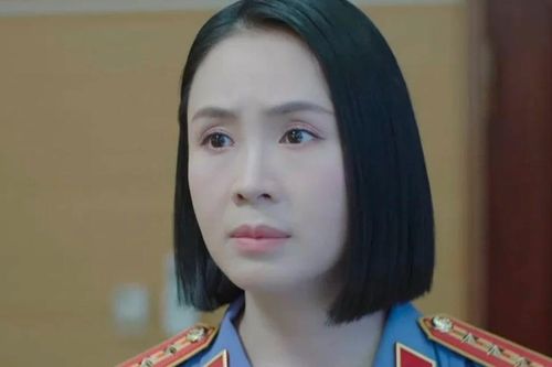 Đời thực kín tiếng sau hào quang phim giờ vàng của Hồng Diễm