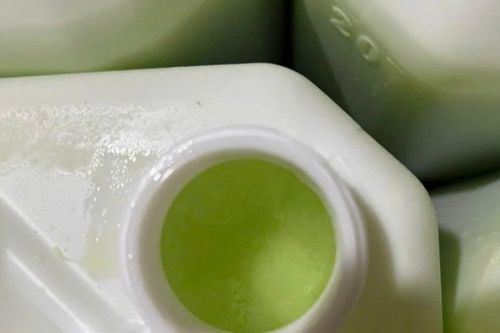 Lào Cai thu giữ hơn 800 lít rượu hương cốm không rõ nguồn gốc