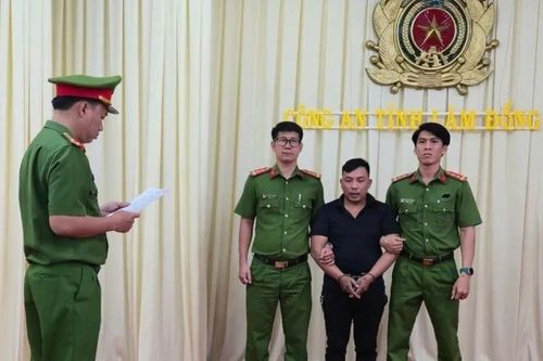 Khởi tố đối tượng chiếm đoạt hơn 14.000 bóng đèn thanh long của nông dân