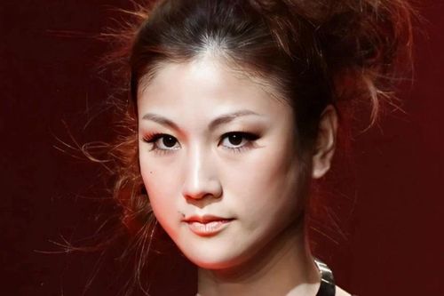 Nữ siêu mẫu qua đời ở tuổi 47