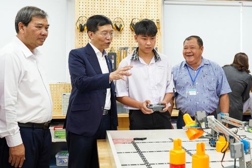 Khánh thành phòng STEM - Động lực đổi mới dạy và học tại Trường THPT Phạm Hùng (Vĩnh Long)