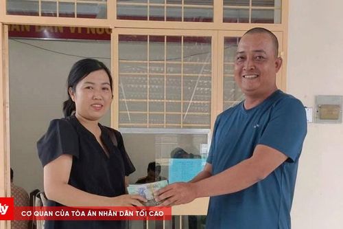 Trao trả ví da có 40 triệu đồng cho người đánh rơi