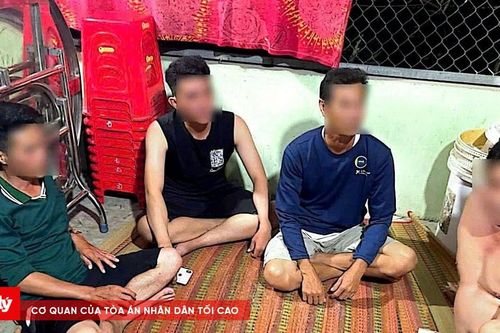 Bắt quả tang 4 đối tượng đánh bài ăn thua bằng tiền