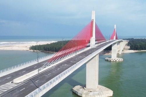 Hiện trạng cầu vượt cửa biển dài nhất miền Trung sau gần 4 năm thi công