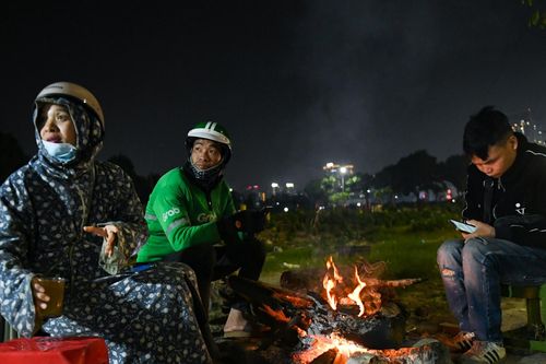Hà Nội rét buốt, nhiệt độ giảm sâu