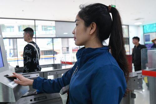 10 giây quét vân tay, nhận diện gương mặt khi qua cửa khẩu