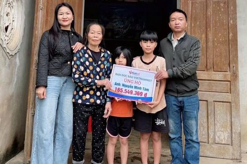 Trao hơn 165 triệu đồng tới gia đình anh Nguyễn Minh Tâm bị tai nạn ở Hà Tĩnh