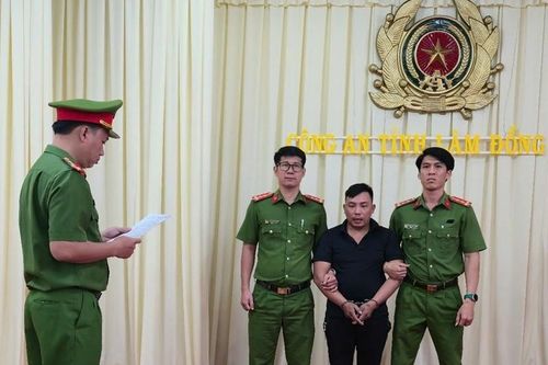 Khởi tố đối tượng thuê bóng đèn, dây điện chiếm đoạt hơn 700 triệu đồng
