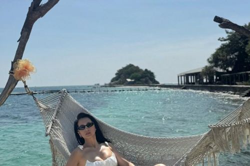 Siêu mẫu Anh Thư khoe vóc dáng săn chắc tuổi 44 trong chuyến du lịch đầu năm