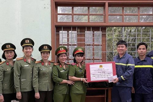 Phụ nữ Công an Đà Nẵng lên vùng cao 'tiếp lửa' cho 'Chiến dịch Quang Trung'