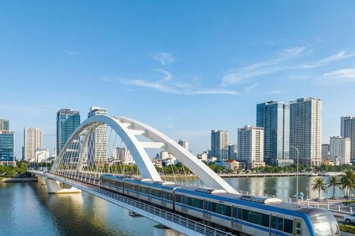 Quanh sân ga, là những đô thị...