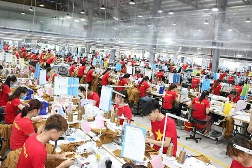 Tăng lương đầu năm ấm lòng người lao động