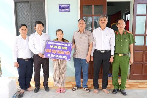 Gia Lai: Trao tiền hỗ trợ xây dựng nhà ở cho gia đình ngư dân mất tích